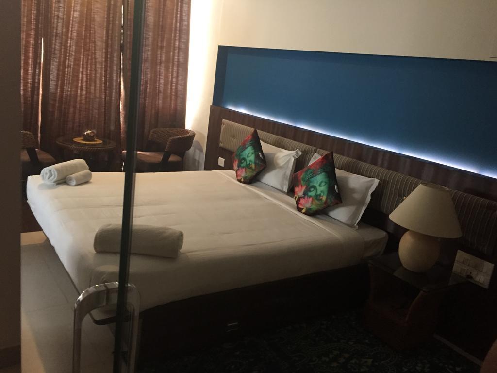 Luxtay Suites Bangalore Rum bild